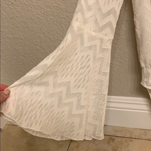 WAYF ❤️ chevron metallic bell sleeve blouse - Picture 5 of 7